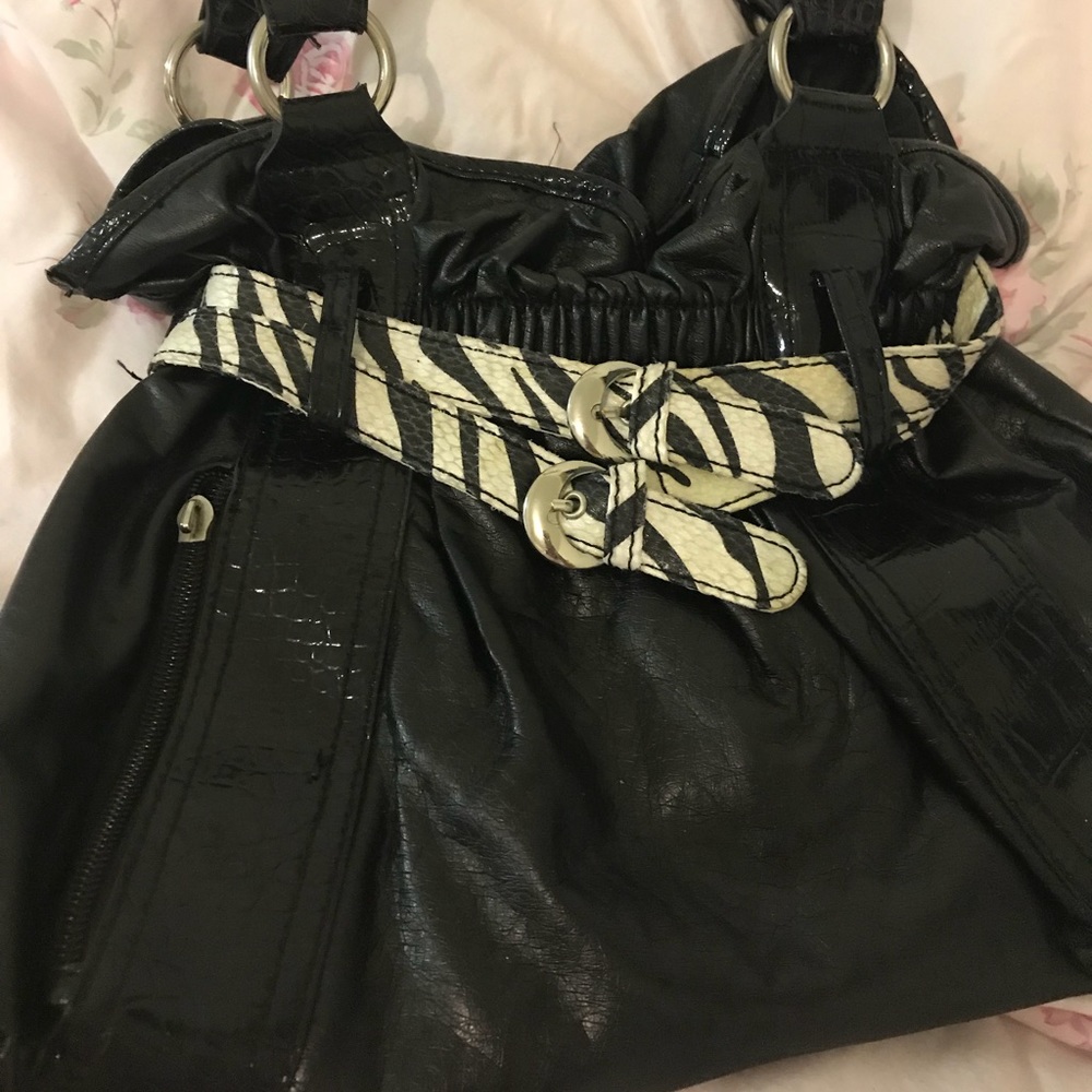Black purse w/zebra